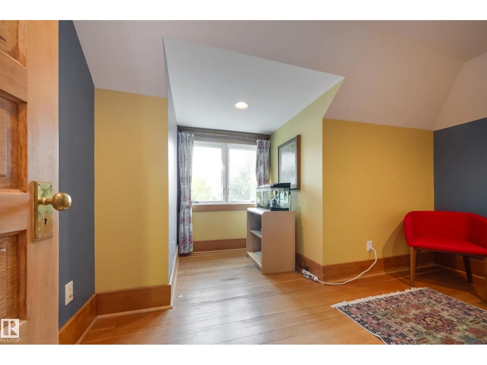 10828 125 ST NW