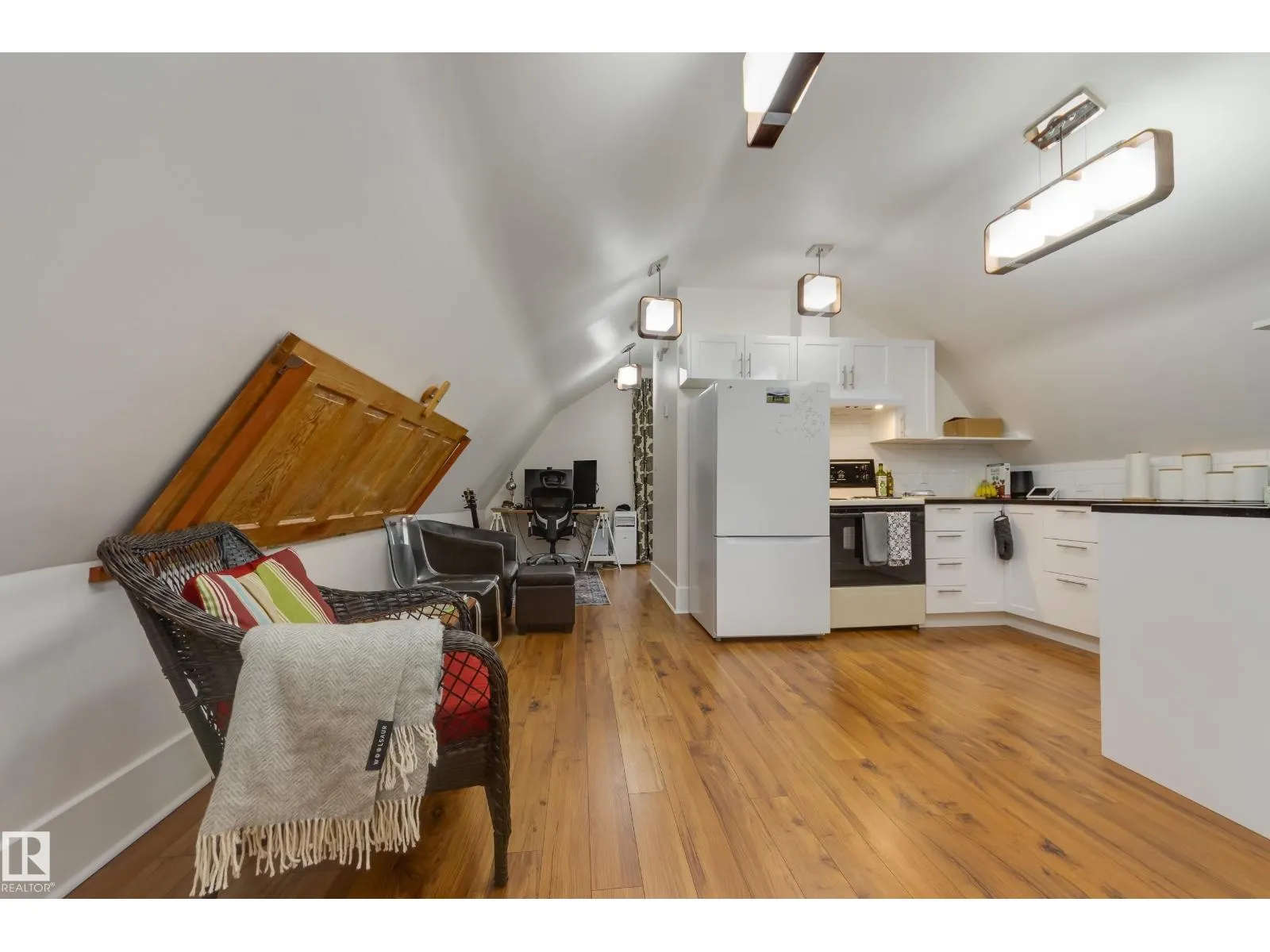 10828 125 ST NW