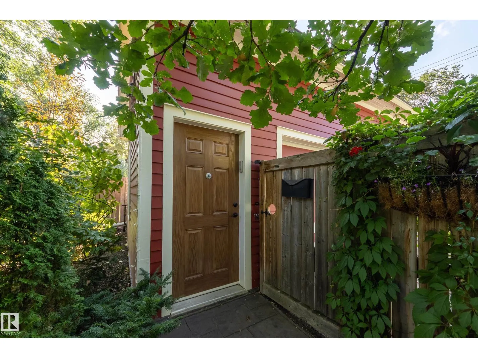 10828 125 ST NW
