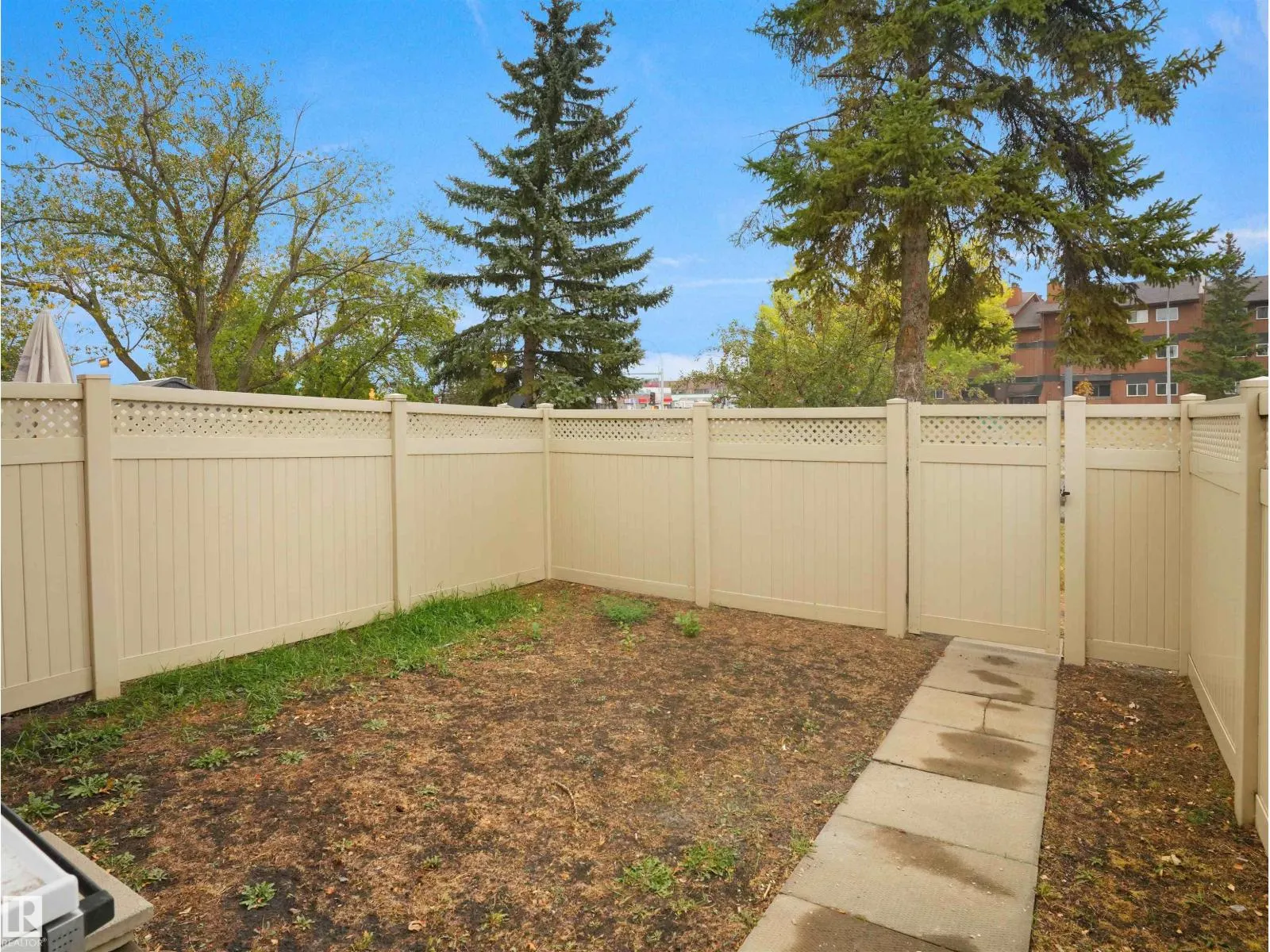 #54 13833 30 ST NW