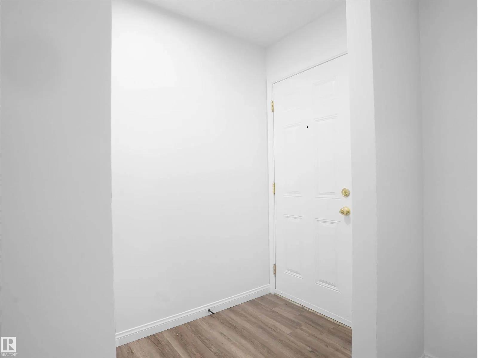 #54 13833 30 ST NW