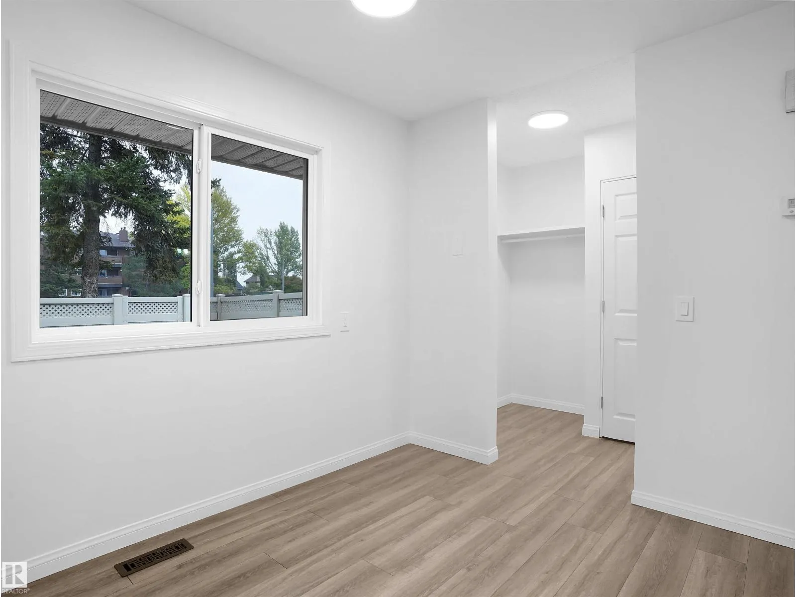 #54 13833 30 ST NW