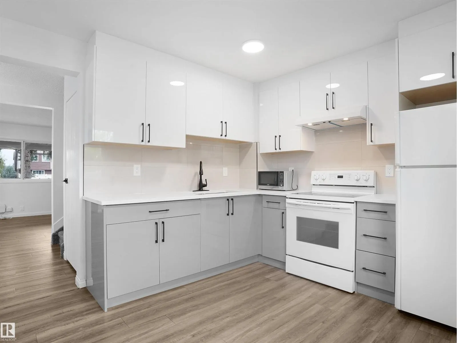 #54 13833 30 ST NW