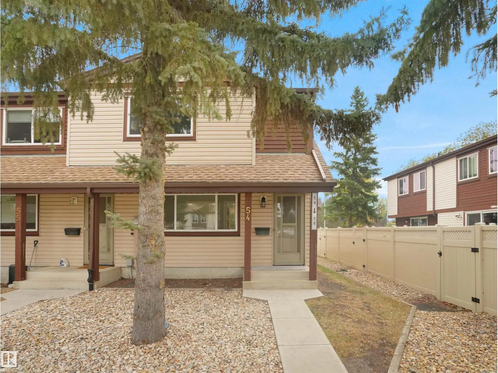 #54 13833 30 ST NW