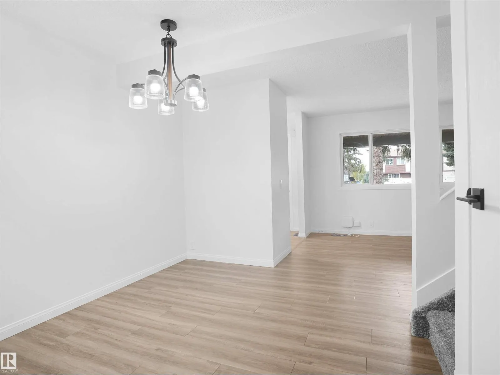 #54 13833 30 ST NW