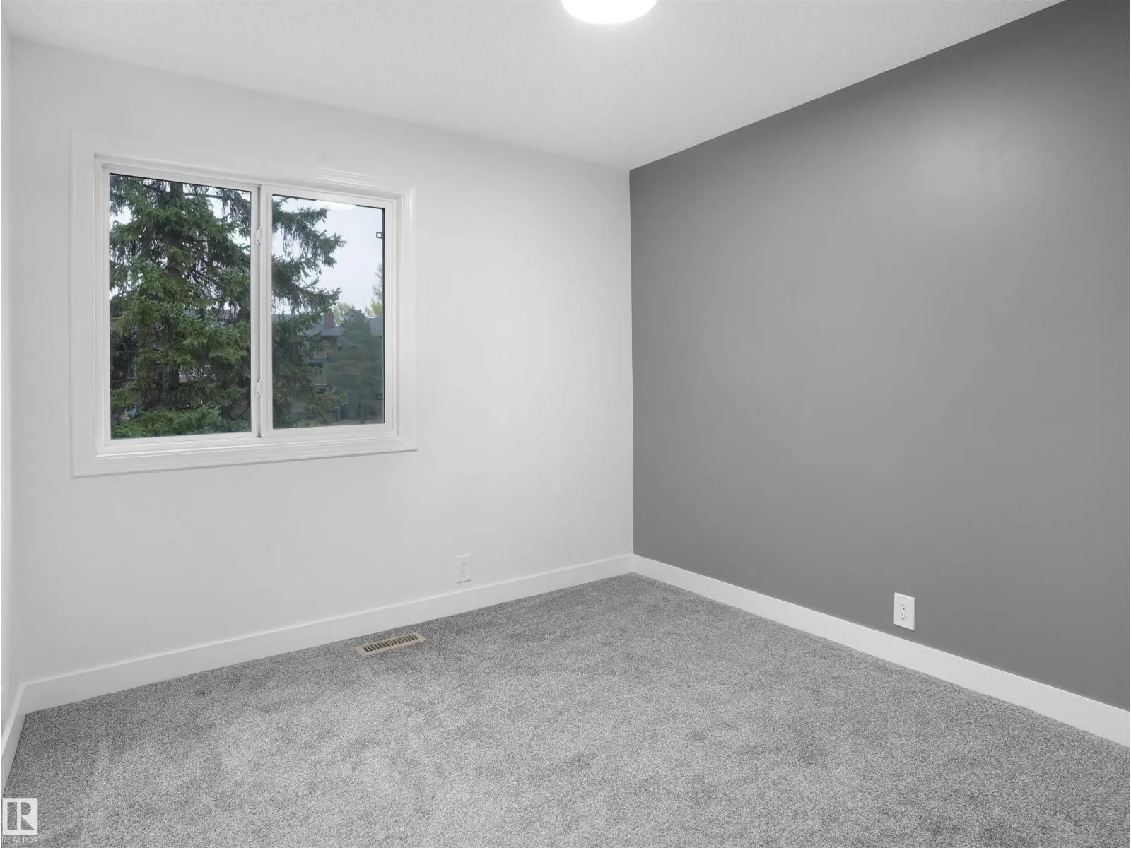 #54 13833 30 ST NW