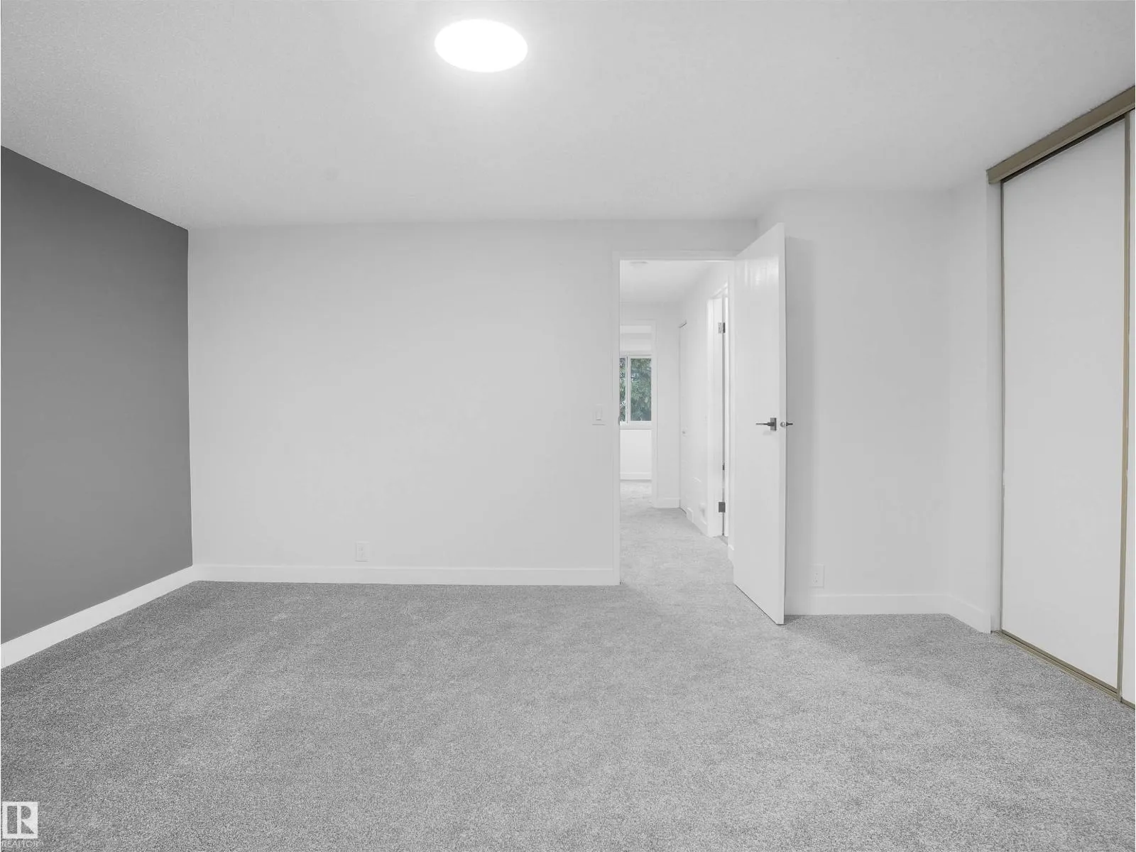 #54 13833 30 ST NW