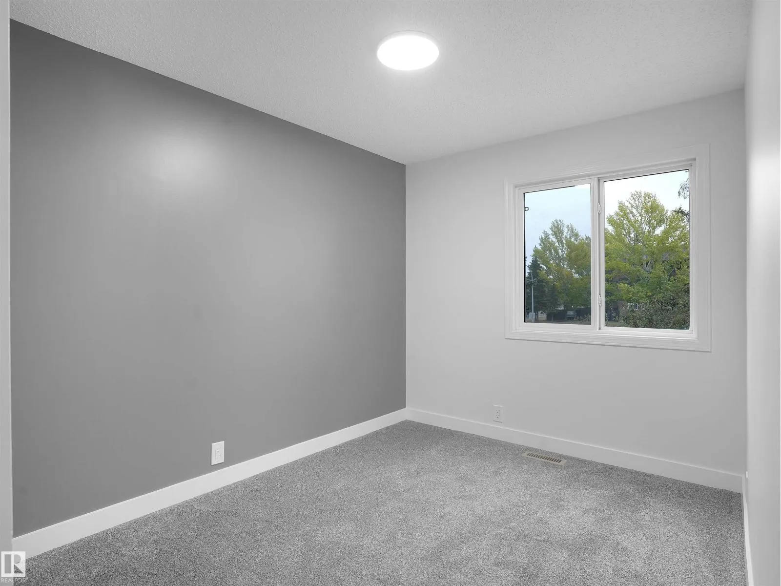 #54 13833 30 ST NW