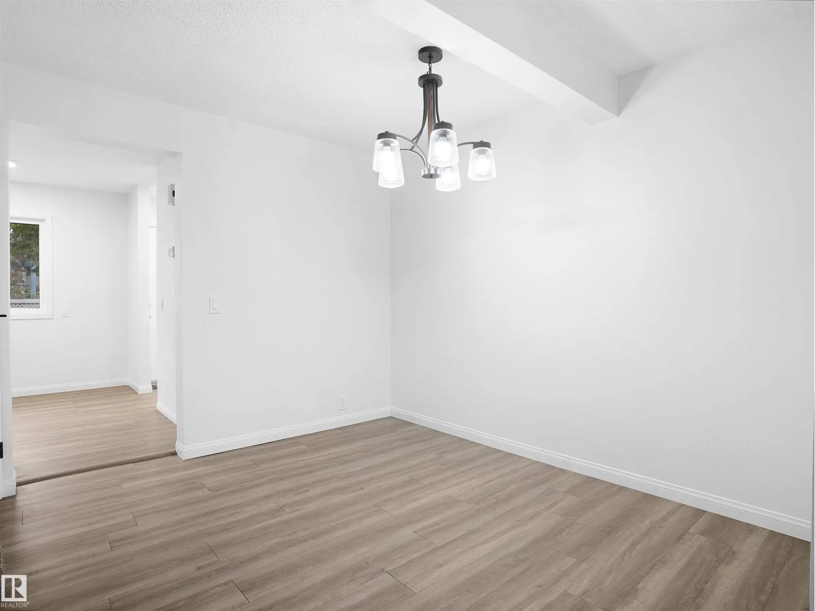 #54 13833 30 ST NW