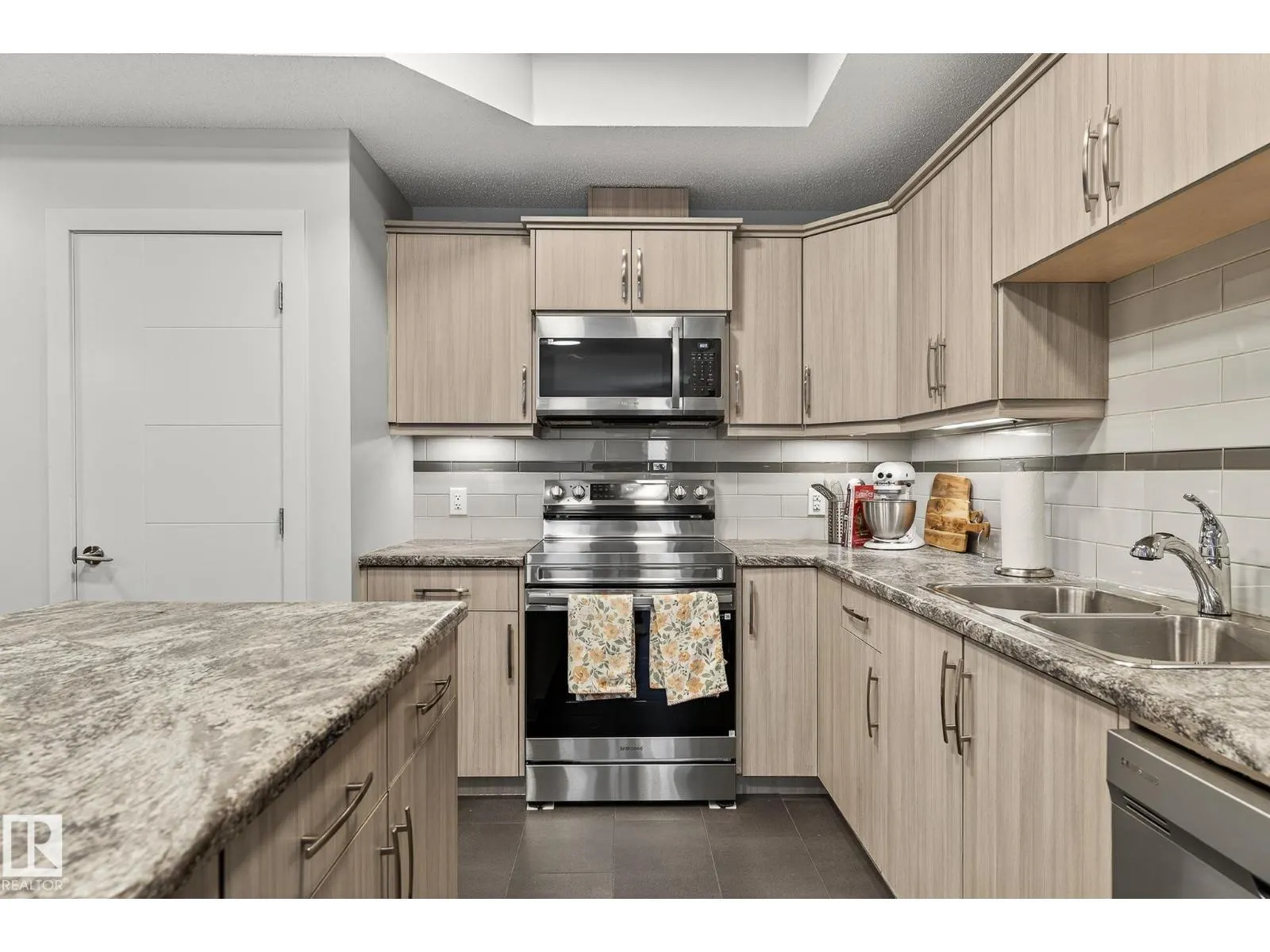 #415 10523 123 ST NW