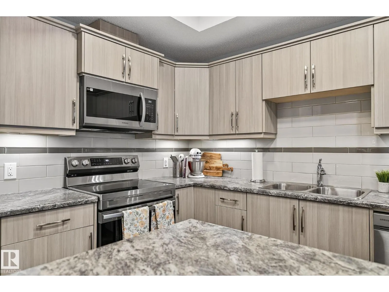 #415 10523 123 ST NW