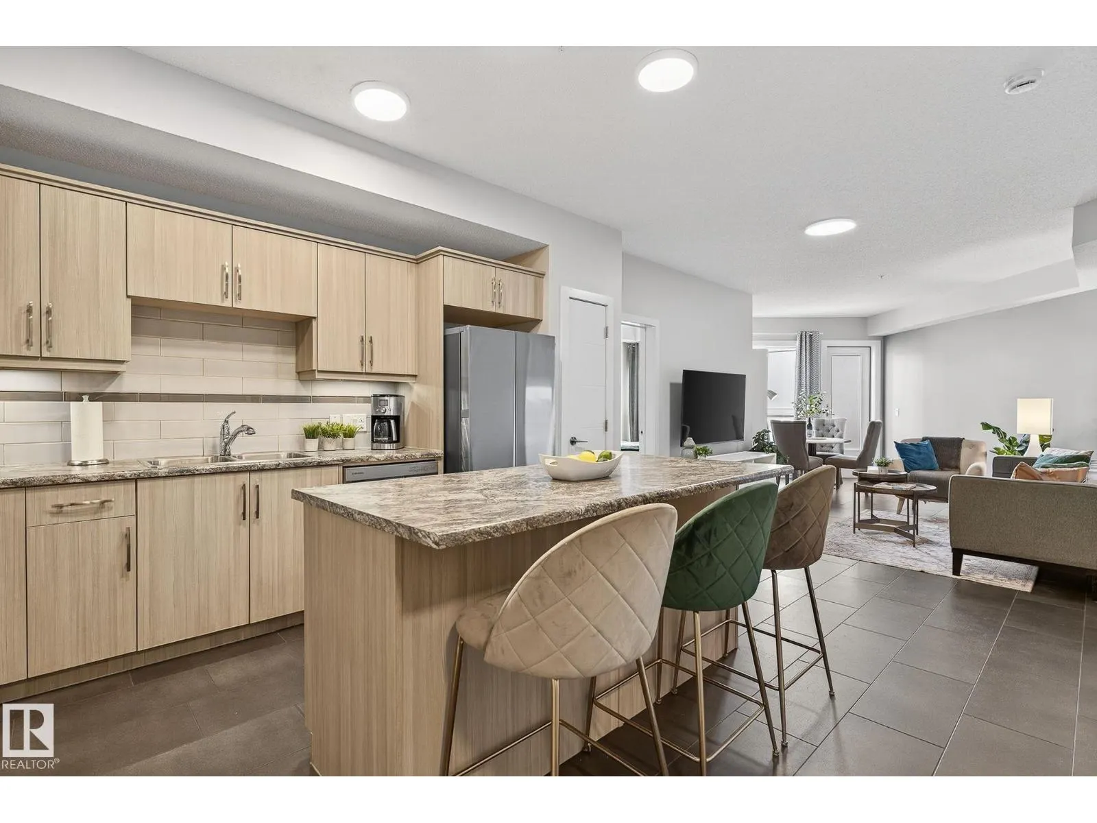 #415 10523 123 ST NW
