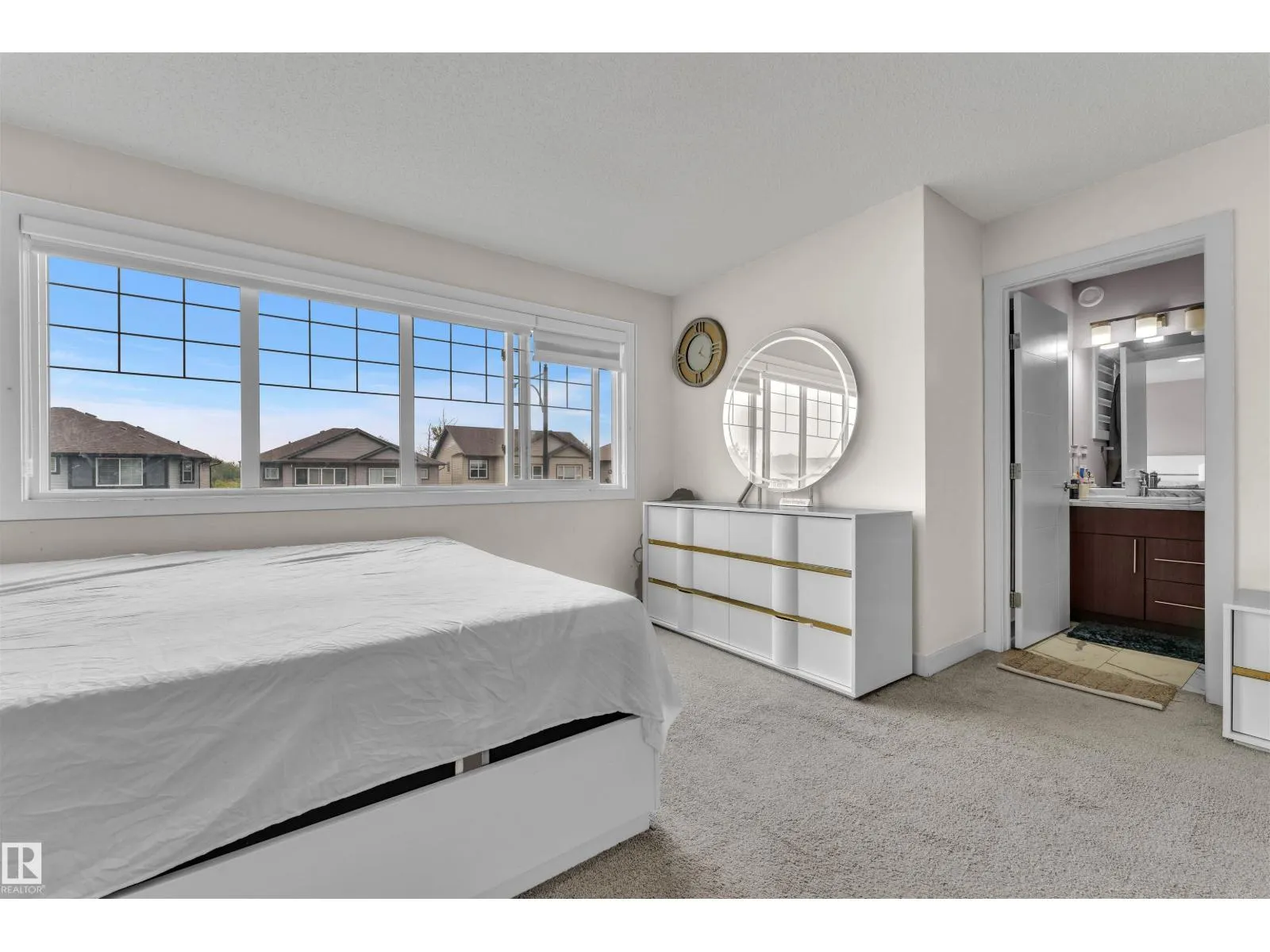 252 39 AV NW