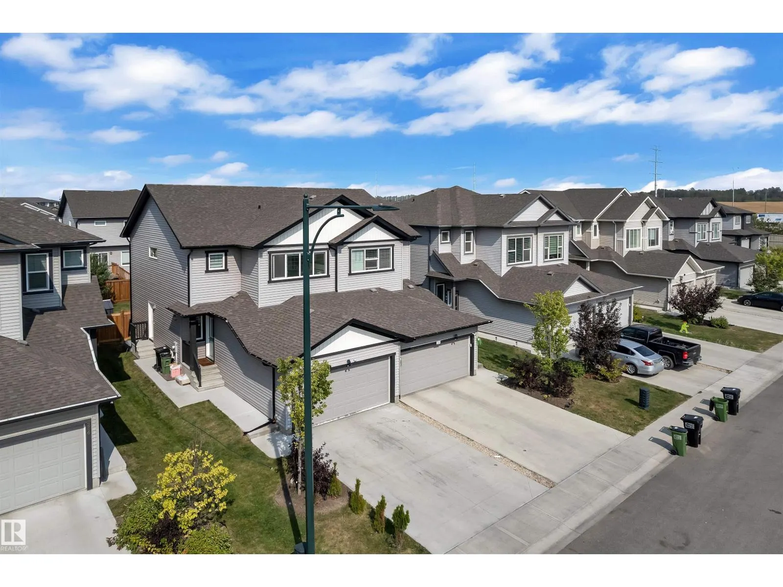 252 39 AV NW