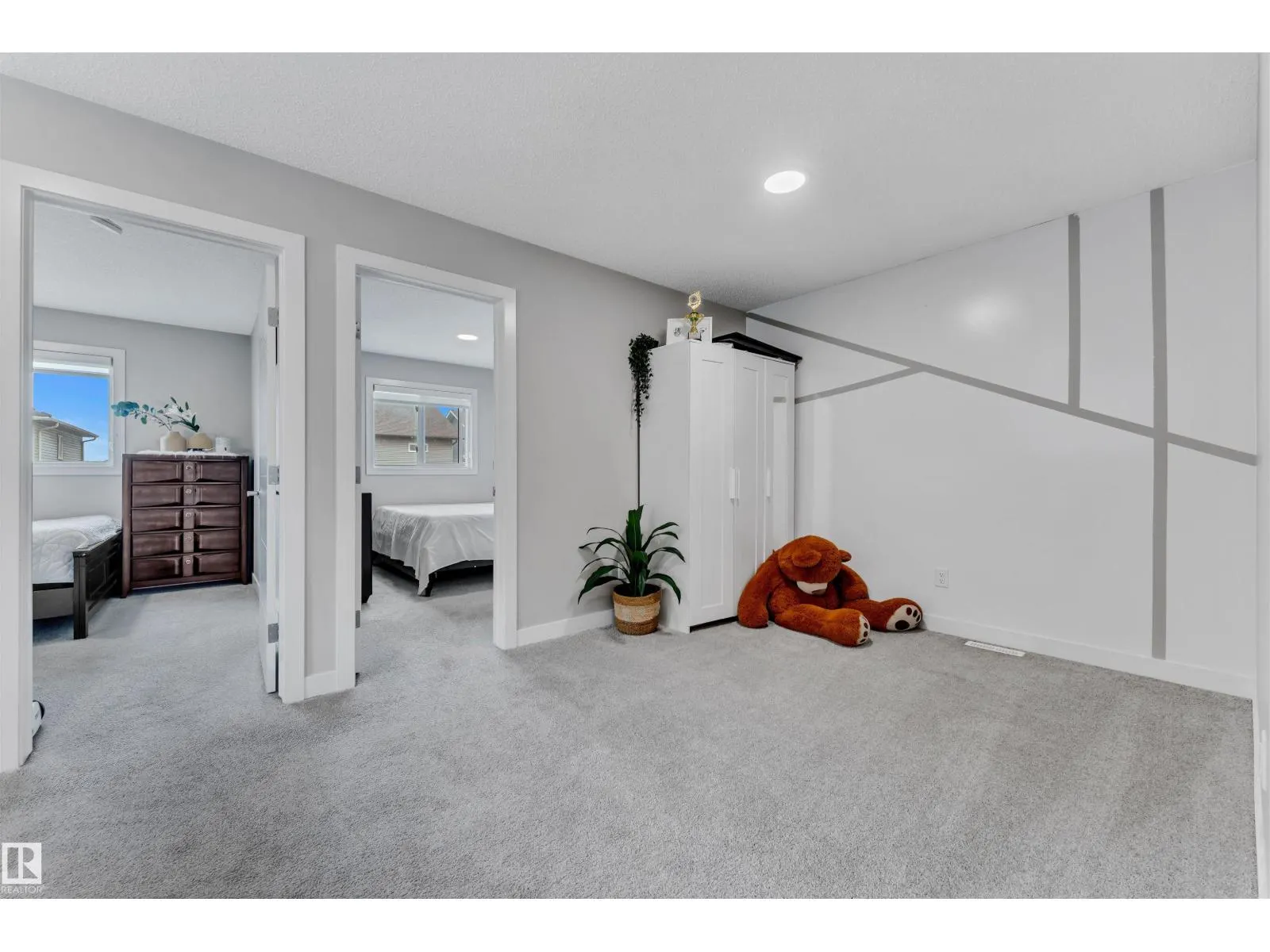 252 39 AV NW