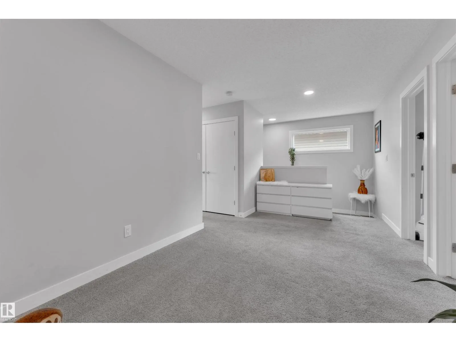 252 39 AV NW