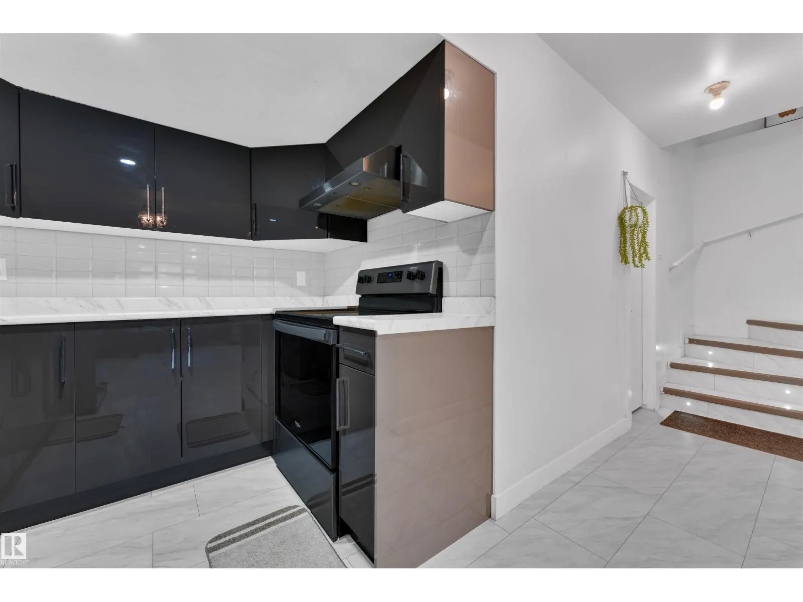 252 39 AV NW