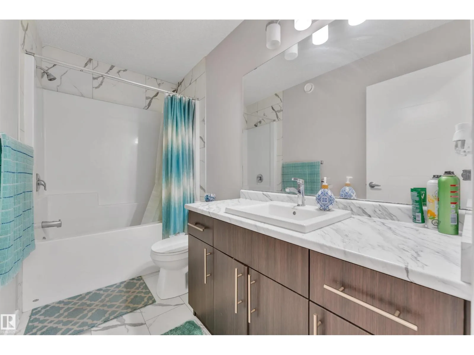 252 39 AV NW
