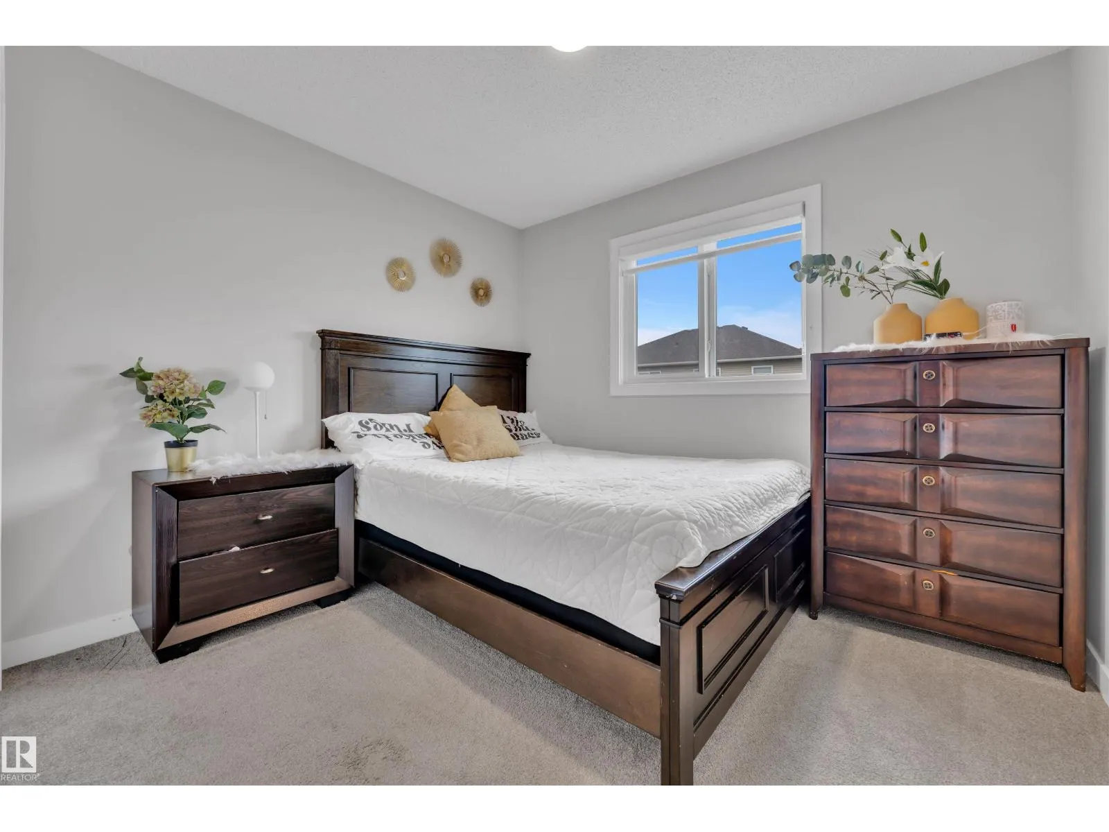 252 39 AV NW