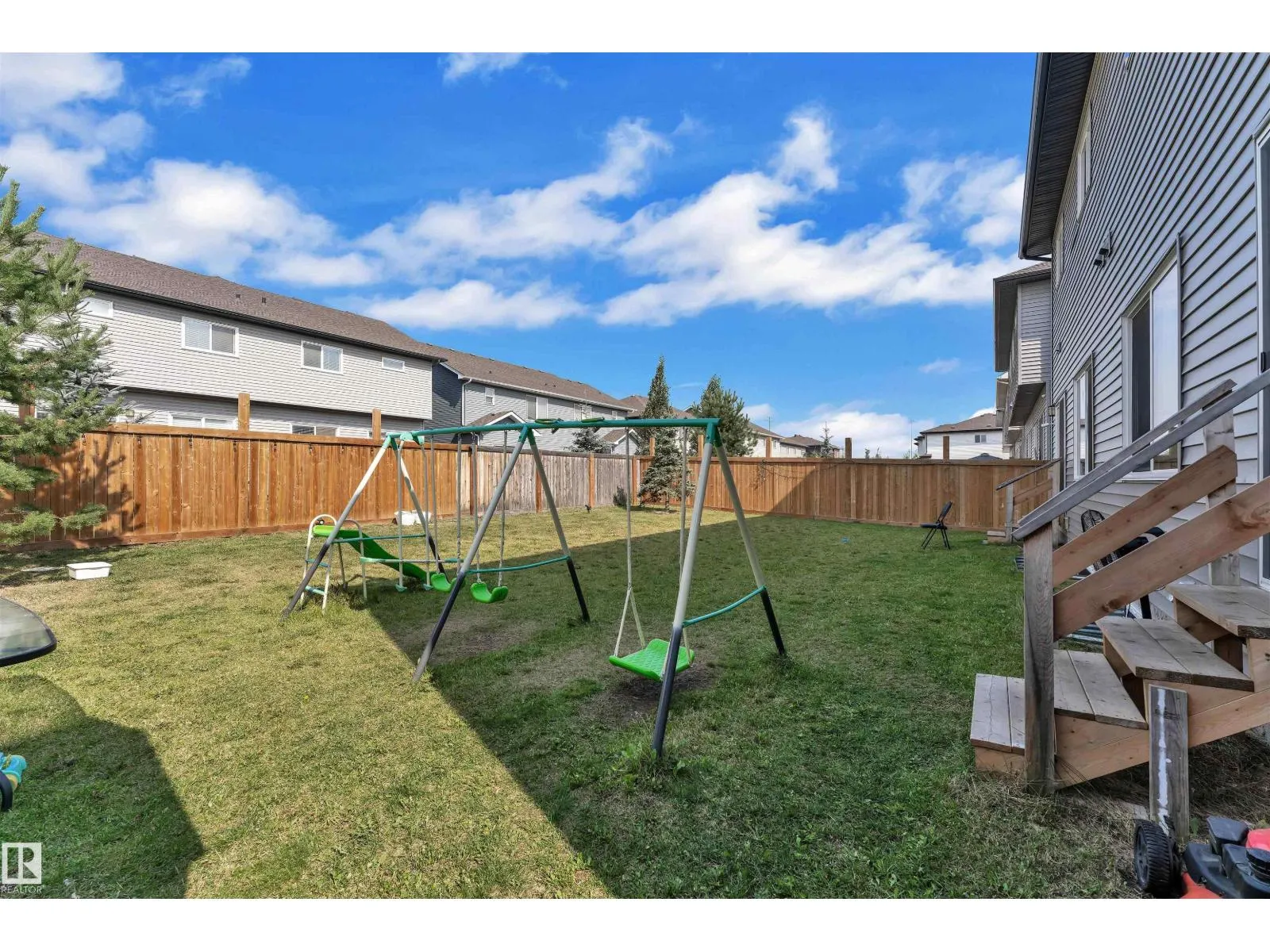 252 39 AV NW