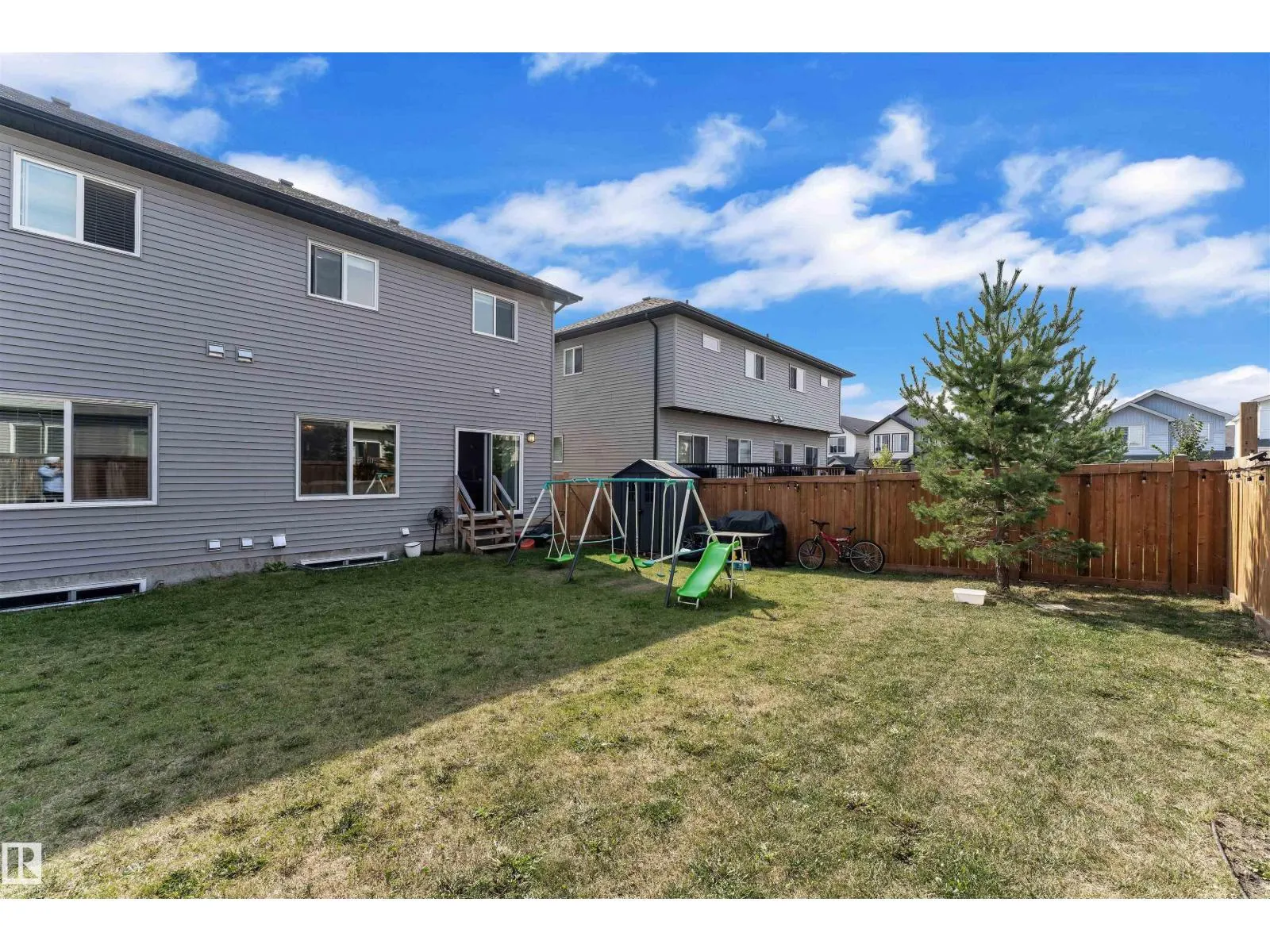252 39 AV NW