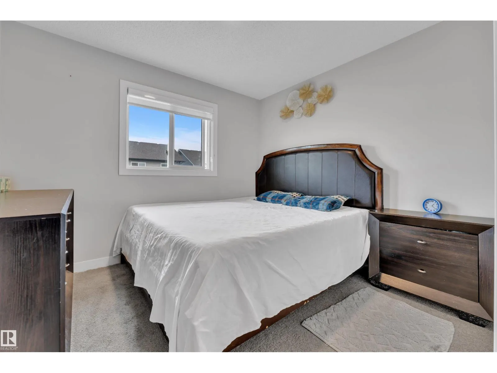 252 39 AV NW