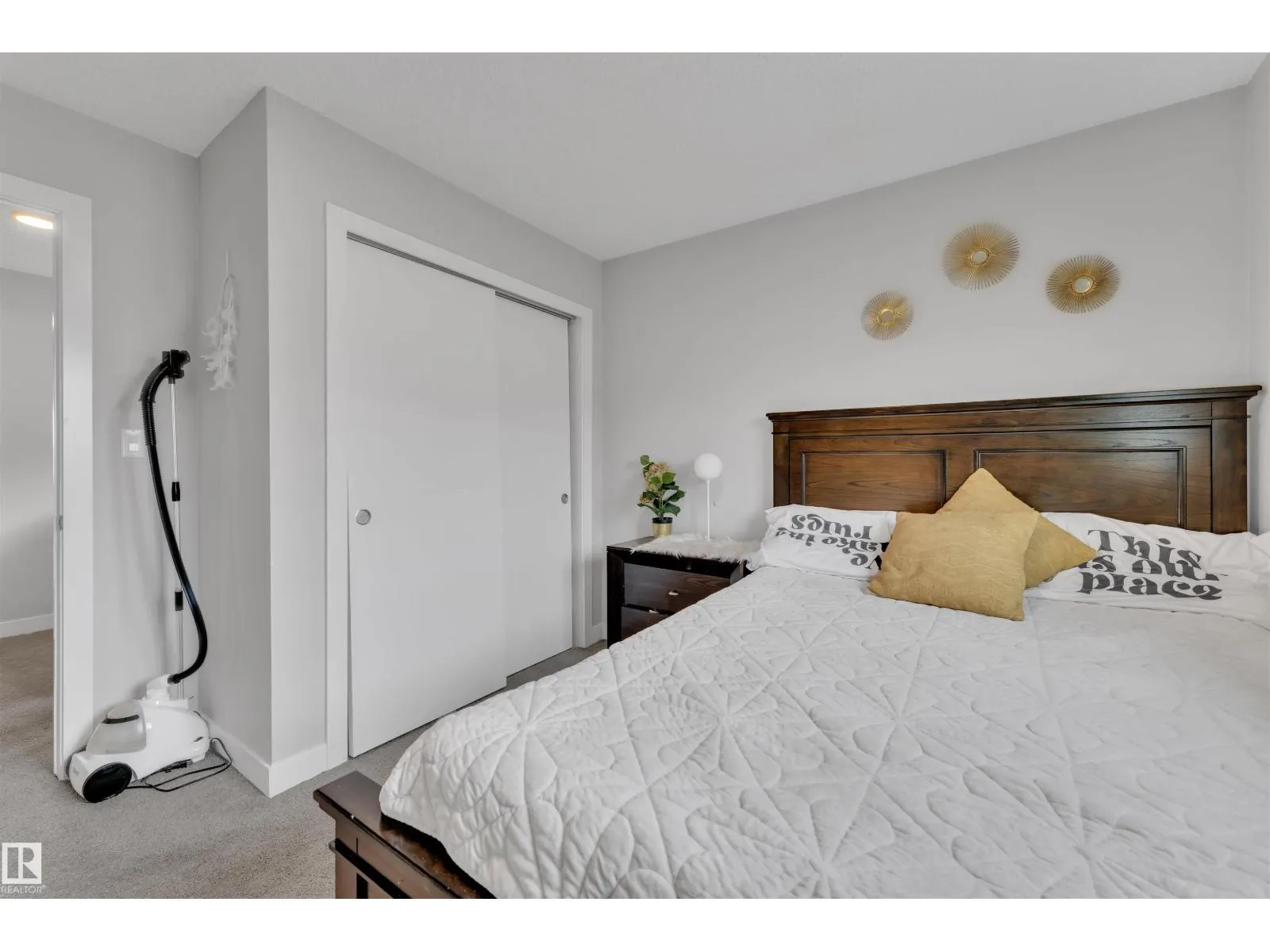 252 39 AV NW