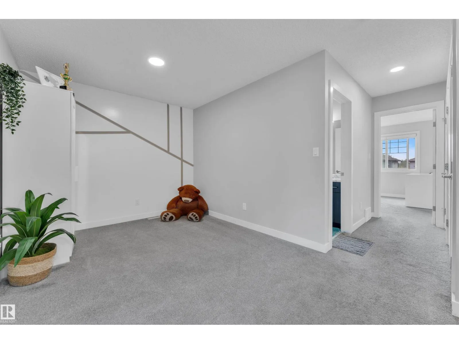 252 39 AV NW