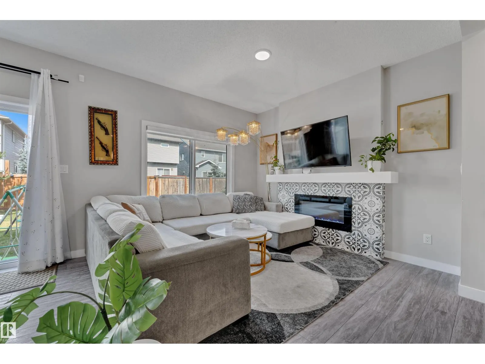 252 39 AV NW