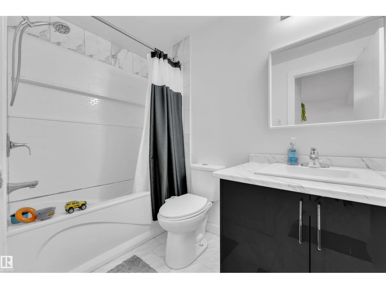 252 39 AV NW
