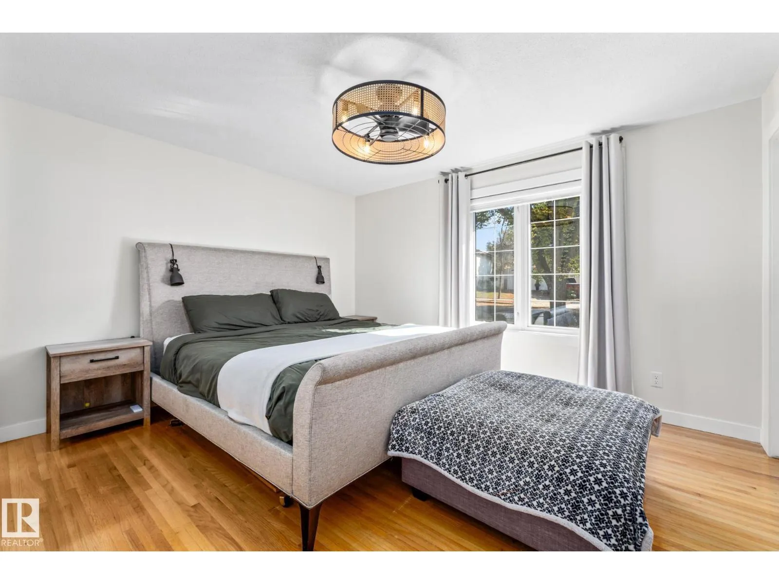 18 BURNHAM AV