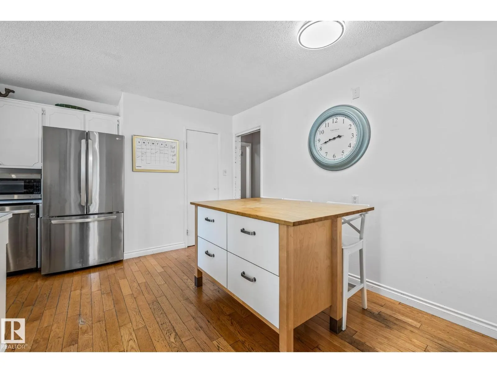 18 BURNHAM AV