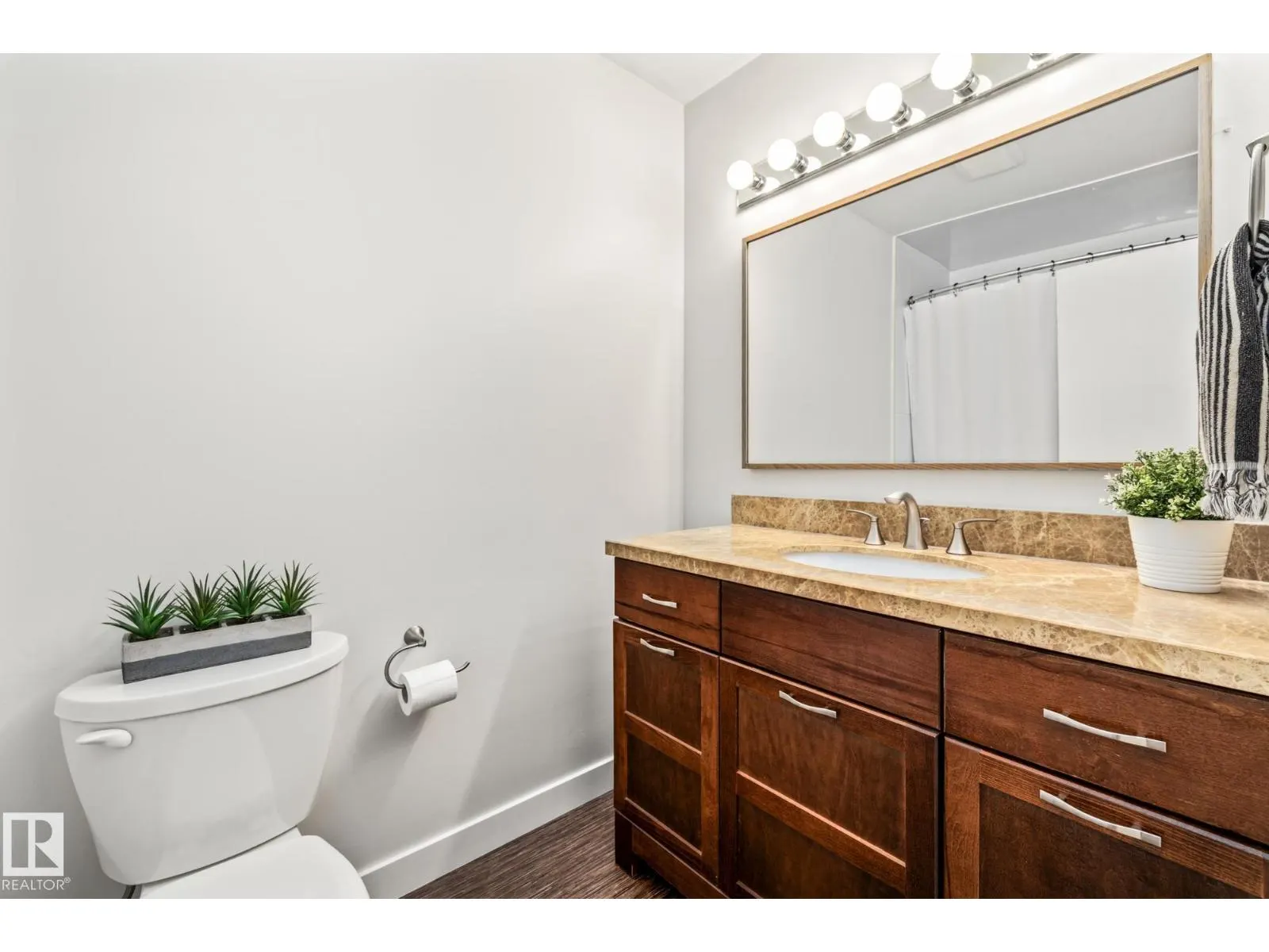 18 BURNHAM AV