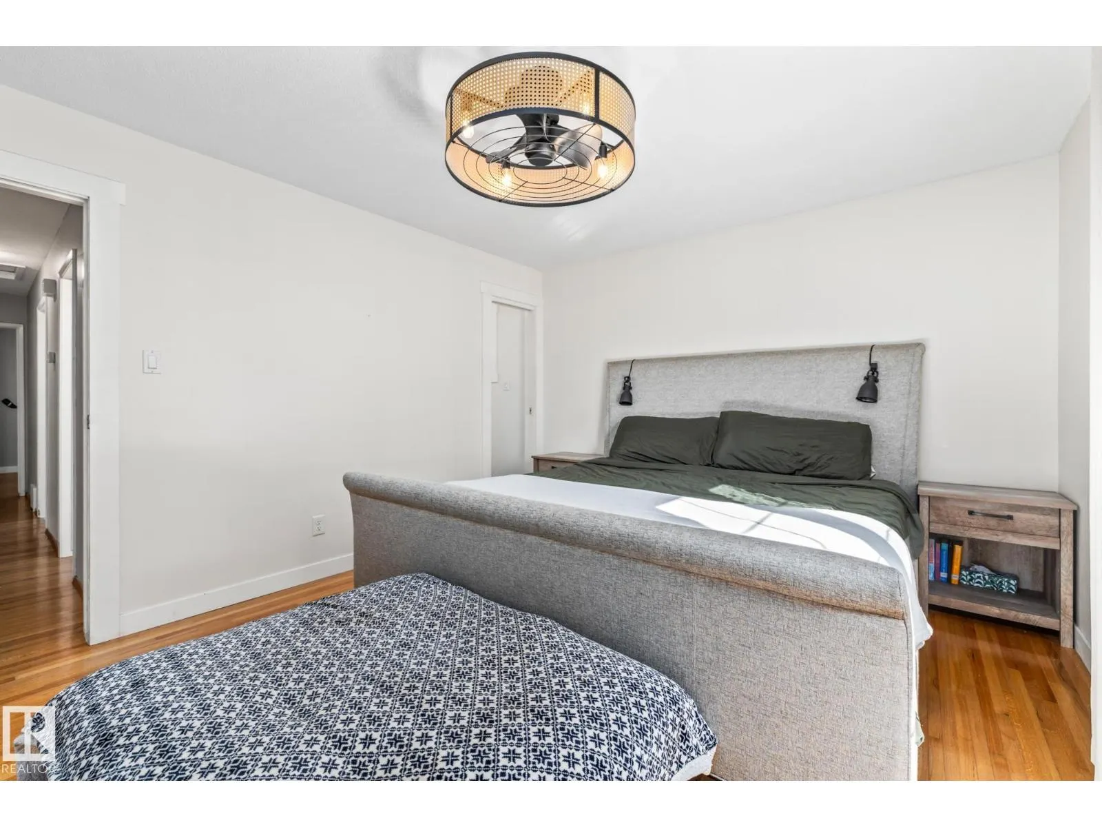 18 BURNHAM AV