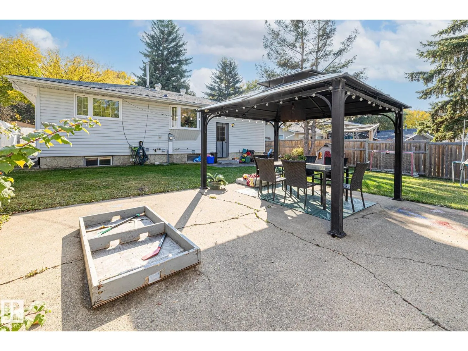 18 BURNHAM AV