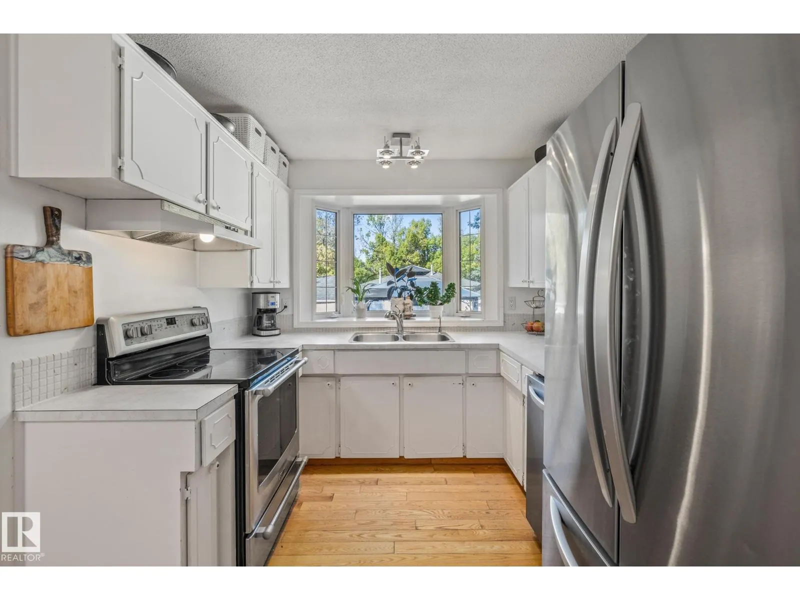 18 BURNHAM AV
