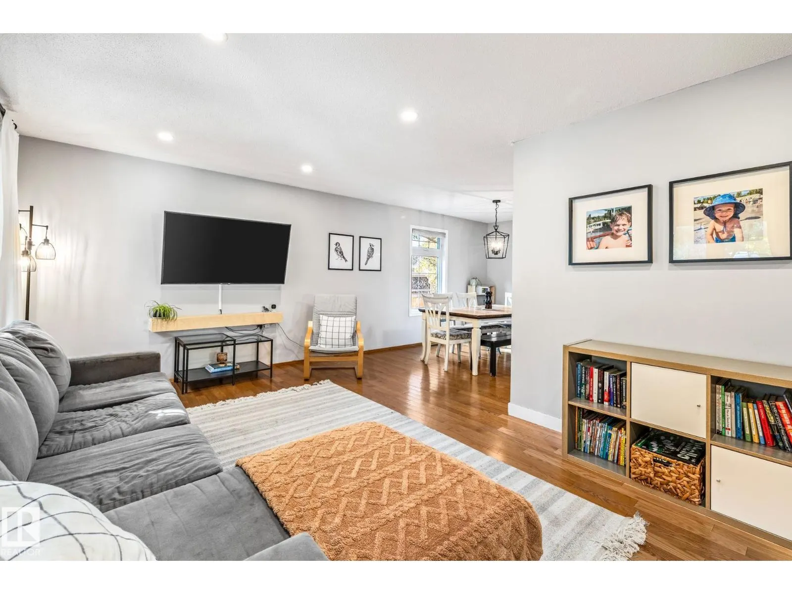 18 BURNHAM AV
