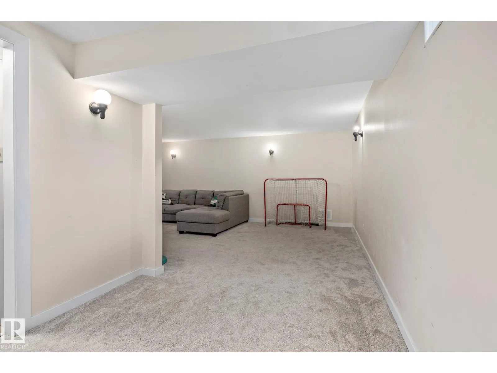 18 BURNHAM AV
