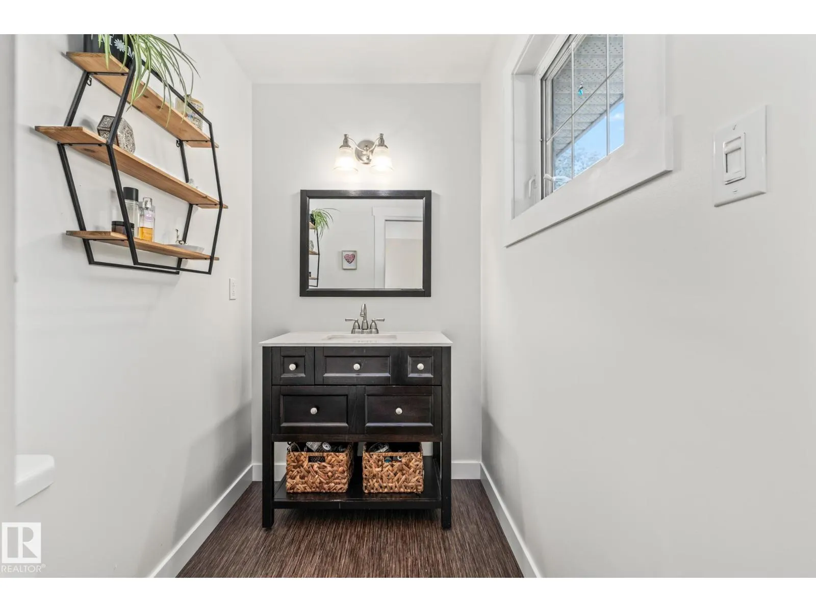 18 BURNHAM AV