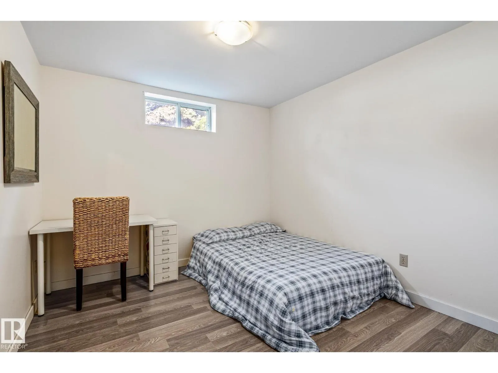 18 BURNHAM AV