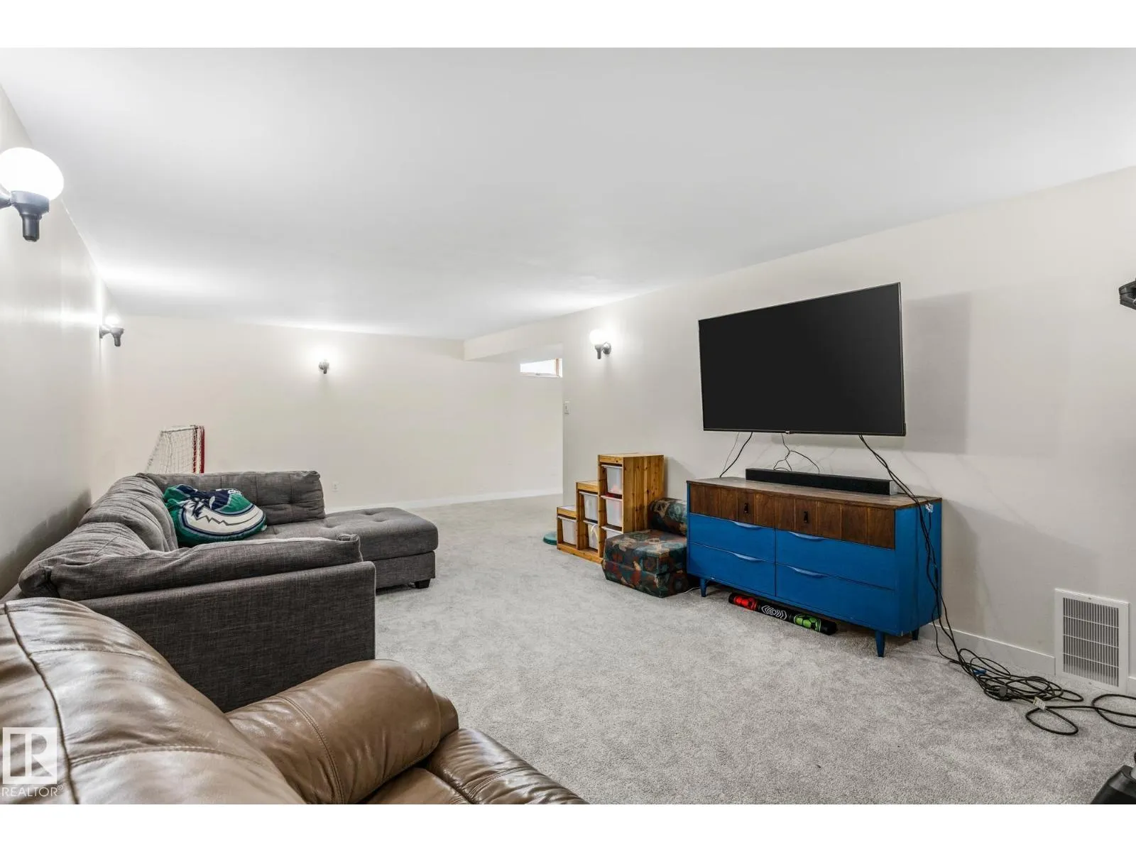 18 BURNHAM AV