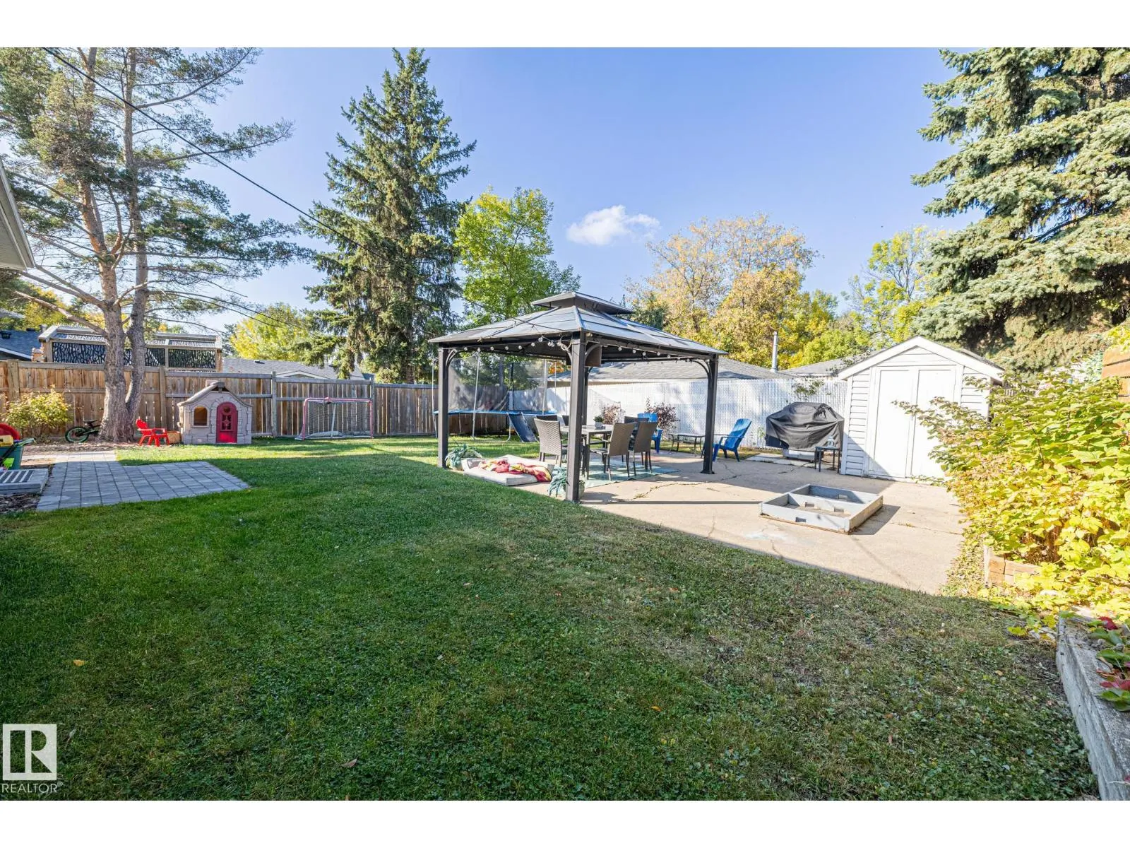 18 BURNHAM AV