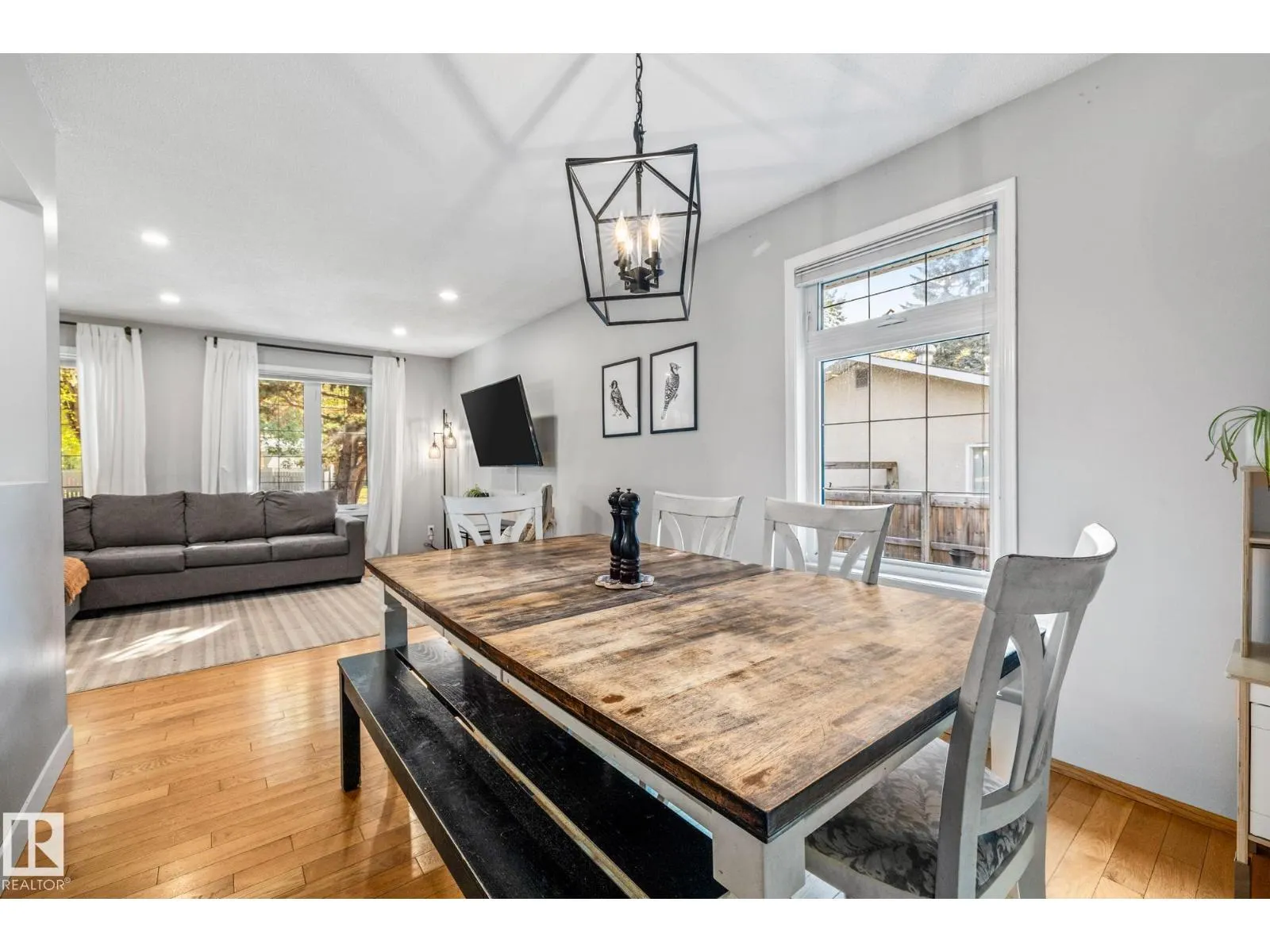 18 BURNHAM AV