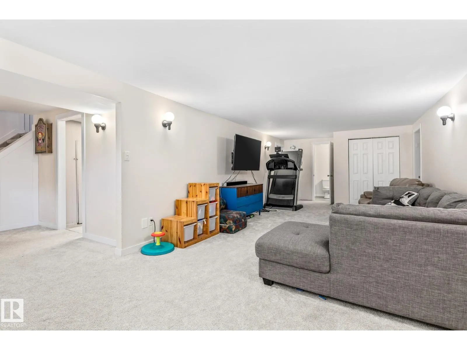 18 BURNHAM AV