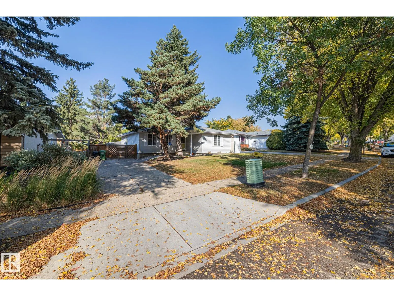 18 BURNHAM AV