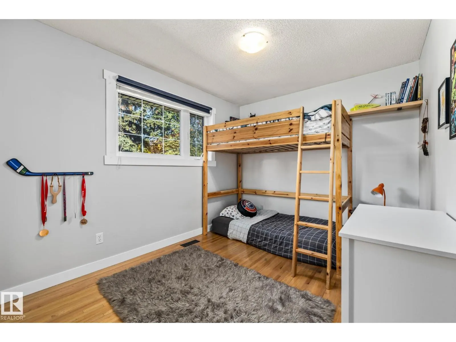 18 BURNHAM AV