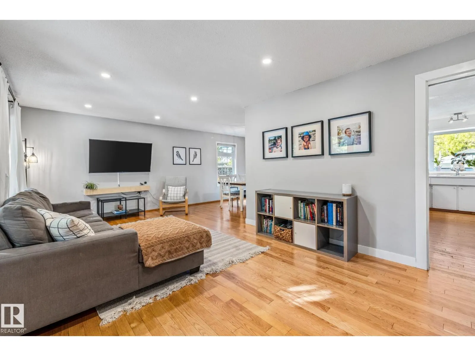 18 BURNHAM AV