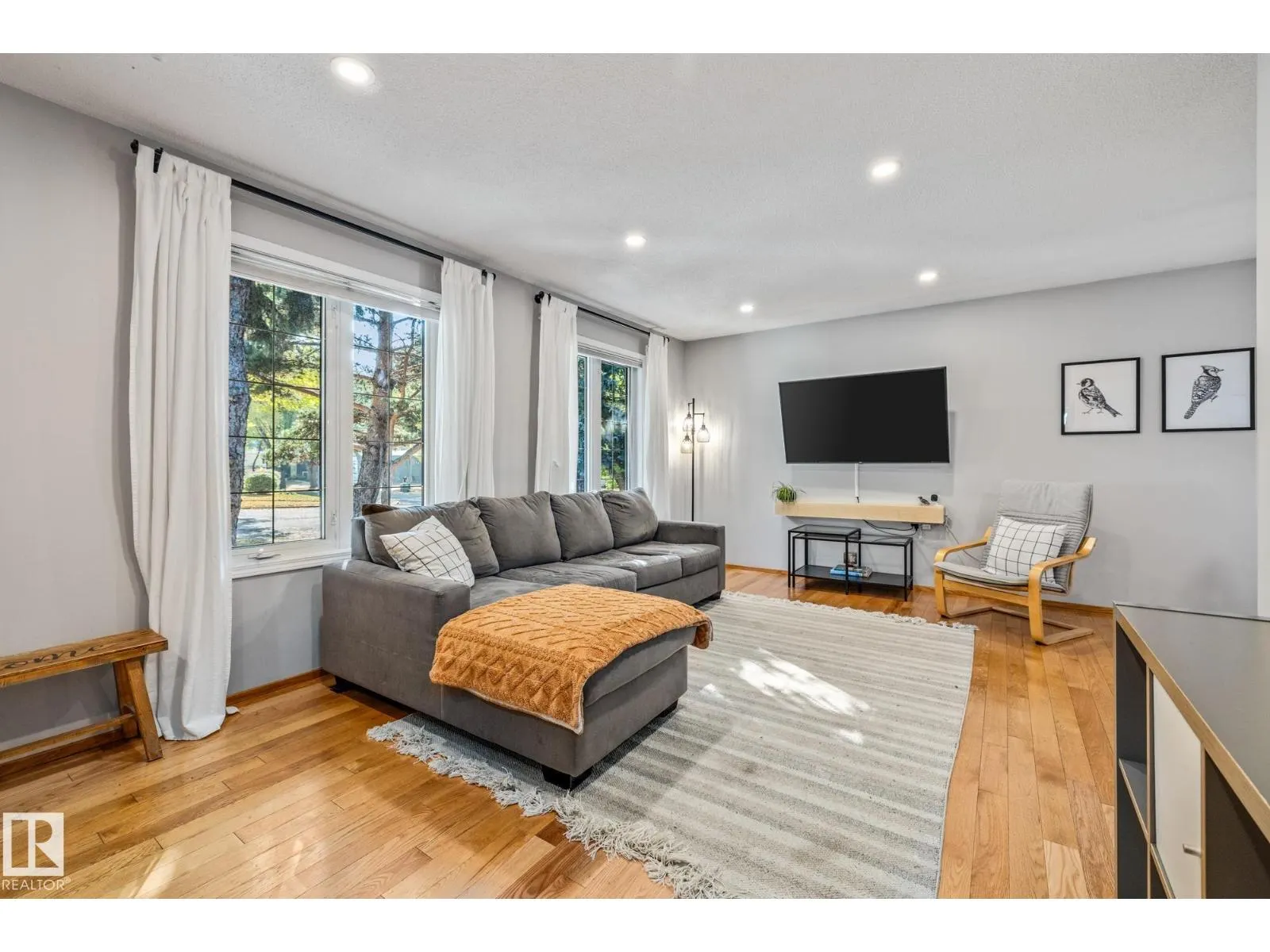 18 BURNHAM AV