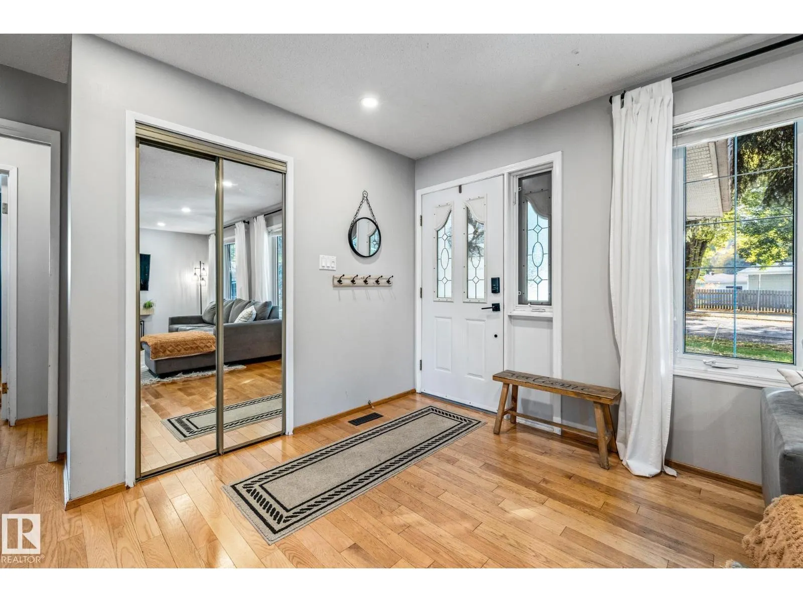 18 BURNHAM AV