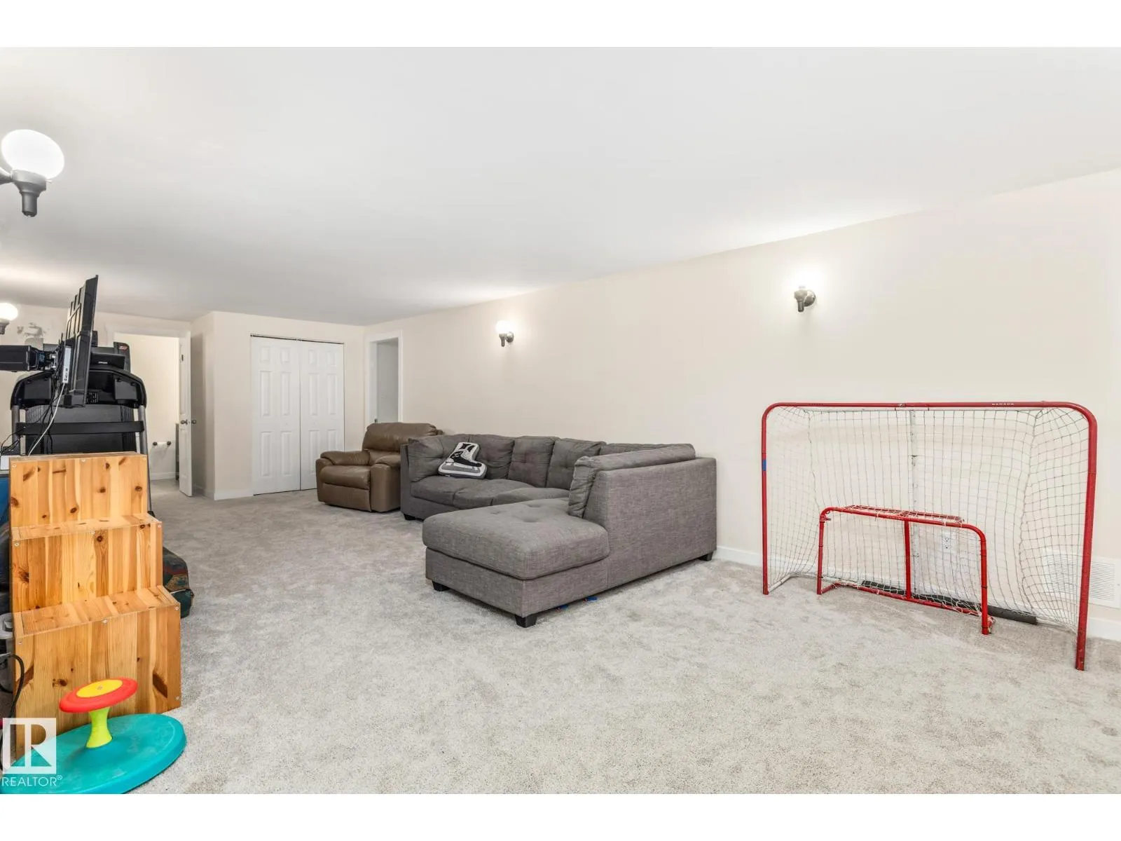 18 BURNHAM AV